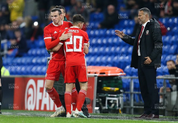 090919 - Wales v Belarus, International Challenge Match - Gareth Bale of Wales comes on as a substitute for Daniel James of Wales as Wales coach Ryan Giggs looks on