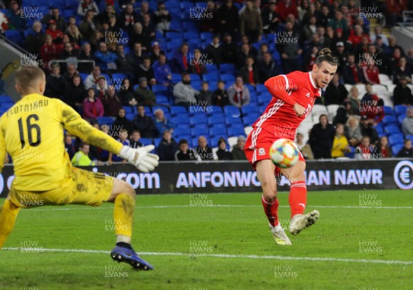 090919 - Wales v Belarus, International Challenge Match - Gareth Bale of Wales sends the ball over the bar from close range as Maksim Plotnikau of Belarus is beaten