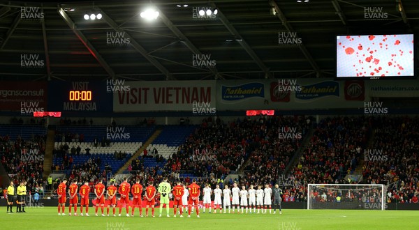 131121 - Wales v Belarus, 2022 World Cup Qualifying Match -  Players observe a minutes silence as part of the Remembrance Day