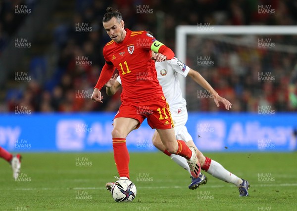 131121 - Wales v Belarus, 2022 World Cup Qualifying Match -  Gareth Bale of Wales is challenged by Vladislav Klimovich of Belarus