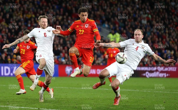 131121 - Wales v Belarus, 2022 World Cup Qualifying Match -  Brennan Johnson of Wales battles with Ruslan Yudenkov and Nikita Naumov of Belarus