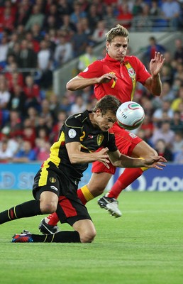 070912 - Wales v Belgium, FIFA 2014 World Cup Qualifying match - Wales' David Edwards challenges Belgium's Guillaume Gillet for the ball