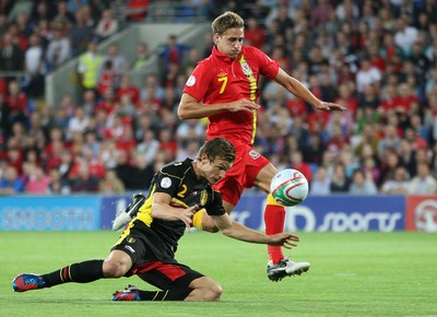 070912 - Wales v Belgium, FIFA 2014 World Cup Qualifying match - Wales' David Edwards challenges Belgium's Guillaume Gillet for the ball