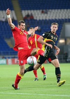 070912 - Wales v Belgium, FIFA 2014 World Cup Qualifying match - \Wales' Gareth Bale just fails to reach the ball