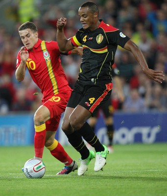 070912 - Wales v Belgium, FIFA 2014 World Cup Qualifying match - Wales' Aaron Ramsey challenges Belgium's Vincent Kompany 