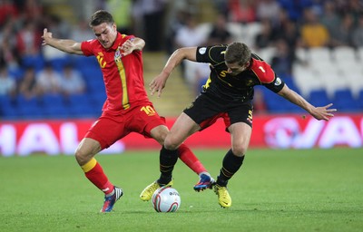 070912 - Wales v Belgium, FIFA 2014 World Cup Qualifying match - Wales' Aaron Ramsey tangles with Belgium's Jan Vertonghen 