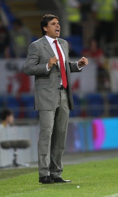 070912 - Wales v Belgium, FIFA 2014 World Cup Qualifying match - Wales' manager Chris Coleman issues instructions during the match 