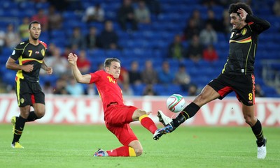 070912 - Wales v Belgium, FIFA 2014 World Cup Qualifying match - Wales' Aaron Ramsey and Belgium's Marouane Fellaini compete for the ball