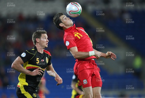 070912 - Wales v Belgium, FIFA 2014 World Cup Qualifying match - Wales' Gareth Bale controls the ball under pressure from Belgium's Jan Vertonghen 