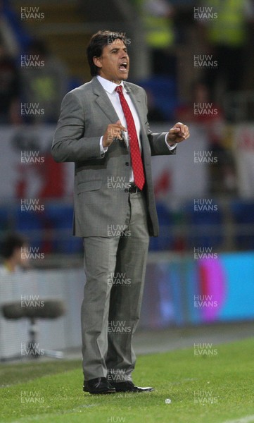 070912 - Wales v Belgium, FIFA 2014 World Cup Qualifying match - Wales' manager Chris Coleman issues instructions during the match 