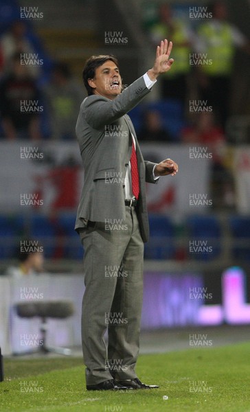 070912 - Wales v Belgium, FIFA 2014 World Cup Qualifying match - Wales' manager Chris Coleman issues instructions during the match 