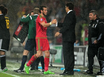 120615 - Wales v Belgium - UEFA European Qualifier - Gareth Bale of Wales shakes hands with Wales manager Chris Coleman as he goes off injured