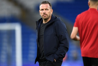 131025 - Wales v Belgium - 2026 FIFA World Cup Qualifying - Craig Bellamy, Wales Manager arrives and inspects the pitch ahead of the match