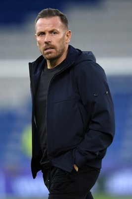 131025 - Wales v Belgium - 2026 FIFA World Cup Qualifying - Craig Bellamy, Wales Manager arrives and inspects the pitch ahead of the match