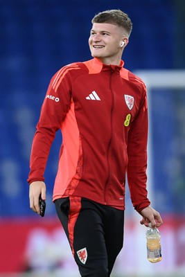 131025 - Wales v Belgium - 2026 FIFA World Cup Qualifying - Jordan James of Wales arrives and inspects the pitch ahead of the match