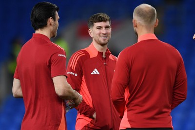 131025 - Wales v Belgium - 2026 FIFA World Cup Qualifying - Chris Mepham of Wales arrives and inspects the pitch ahead of the match