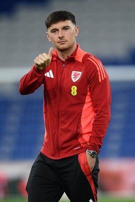 131025 - Wales v Belgium - 2026 FIFA World Cup Qualifying - Mark Harris of Wales arrives and inspects the pitch ahead of the match