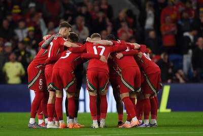 131025 - Wales v Belgium - 2026 FIFA World Cup Qualifying - Wales huddle