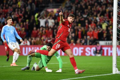 131025 - Wales v Belgium - 2026 FIFA World Cup Qualifying - Mark Harris of Wales goes close