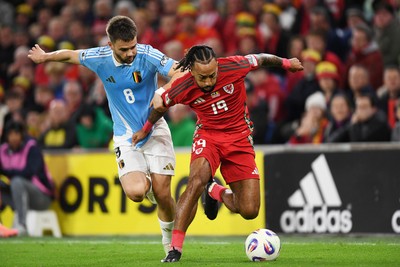 131025 - Wales v Belgium - 2026 FIFA World Cup Qualifying - Sorba Thomas of Wales is challenged by Nicolas Raskin of Belgium