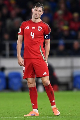 131025 - Wales v Belgium - 2026 FIFA World Cup Qualifying - Ben Davies of Wales leaves the field after appearing to pick up an injury