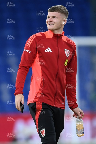 131025 - Wales v Belgium - 2026 FIFA World Cup Qualifying - Jordan James of Wales arrives and inspects the pitch ahead of the match