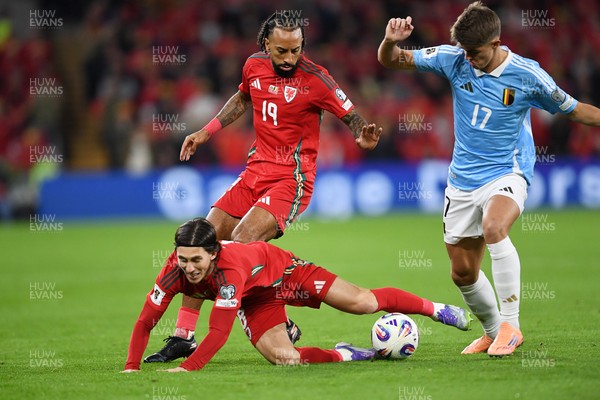 131025 - Wales v Belgium - 2026 FIFA World Cup Qualifying - Harry Wilson of Wales is challenged by Charles De Ketelaere of Belgium