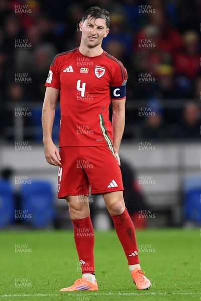 131025 - Wales v Belgium - 2026 FIFA World Cup Qualifying - Ben Davies of Wales leaves the field after appearing to pick up an injury
