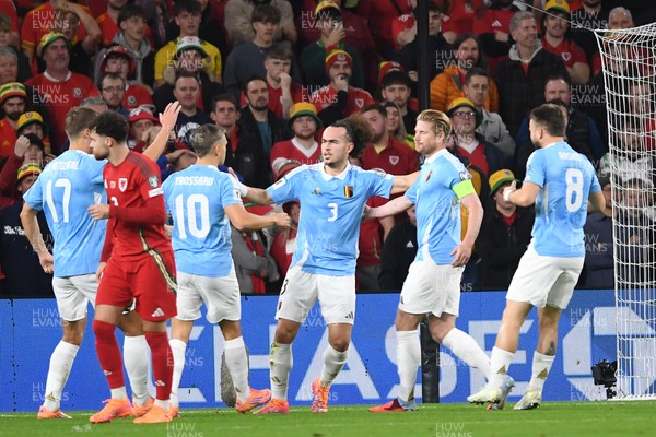 131025 - Wales v Belgium - 2026 FIFA World Cup Qualifying - Kevin De Bruyne of Belgium celebrates scoring a goal from the penalty spot with team mates