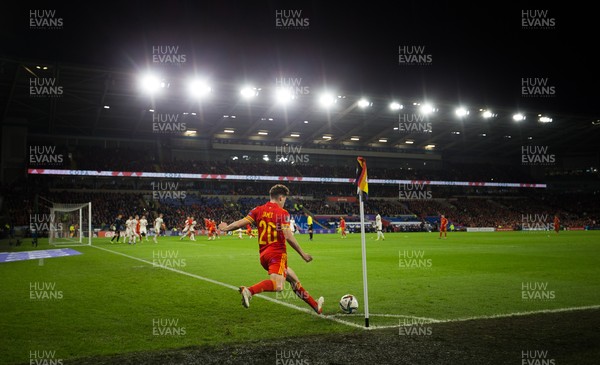 161121 - Wales v Belgium, 2022 World Cup Qualifier - Daniel James of Wales takes a corner kick