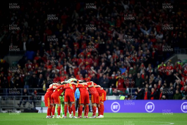 161121 - Wales v Belgium, 2022 World Cup Qualifier -  Wales players huddle