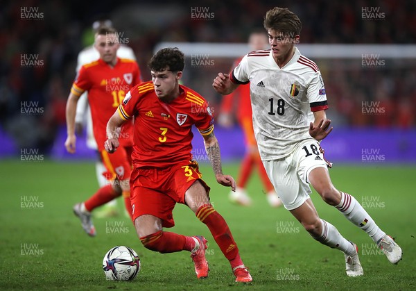 161121 - Wales v Belgium, 2022 World Cup Qualifier -  Neco Williams of Wales is challenged by Charles De Ketelaere of Belgium