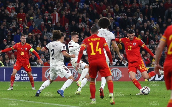 161121 - Wales v Belgium, 2022 World Cup Qualifier -  Kieffer Moore of Wales scores goal