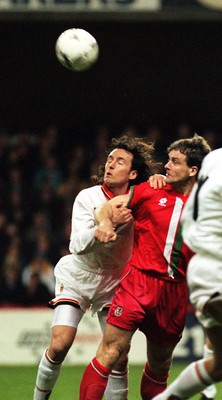 290397 - Wales v Belgium - FIFA World Cup Qualifier -  Mark Hughes challis Rudi Smidts