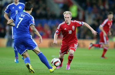 101014 - Wales v Bosnia-Herzegovina, UEFA European Championship 2016 - Wales' Jonathan Williams takes on Bosnia and Hertzegovina's Muhamed Besic