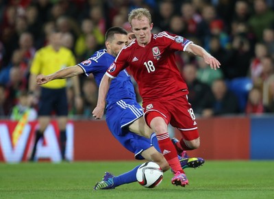 101014 - Wales v Bosnia-Herzegovina, UEFA European Championship 2016 - Wales' Jonathan Williams looks to break forward