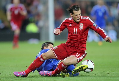 101014 - Wales v Bosnia-Herzegovina, UEFA European Championship 2016 - Wales' Gareth Bale is brought down by Bosnia and Hertzegovina's Muhamed Besic