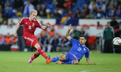 101014 - Wales v Bosnia-Herzegovina, UEFA European Championship 2016 - Wales' Jonathan Williams fires a shot at goal as Bosnia and Hertzegovina's Mensur Mujdza closes in