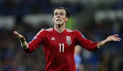 101014 - Wales v Bosnia-Herzegovina, UEFA European Championship 2016 - Wales' Gareth Bale encourages the home supporters to get behind the team