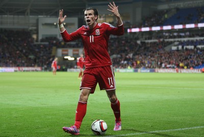 101014 - Wales v Bosnia-Herzegovina, UEFA European Championship 2016 - Wales' Gareth Bale encourages the home supporters to get behind the team