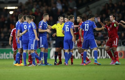 101014 - Wales v Bosnia-Herzegovina, UEFA European Championship 2016 - Referee tries to separate players as dis-agreement escalates
