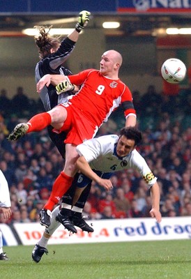 120203 - Wales v Bosnia-Herzegovina - International friendly - Wales' John Hartson gets in the thick of it as Keeper Kenan Hasagic and defender Mirsad Hibic challenge for possession