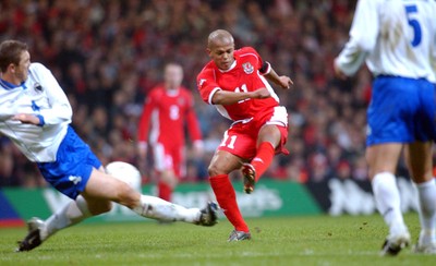 120203 - Wales v Bosnia-Herzegovina - International friendly - Wales' Robert Earnshaw fires ball home to draw level 1-1