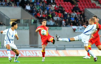 150812 - Wales v Bosnia Herzegovina, Vauxhall International Friendly -   Gareth Bale of Wales shoots   