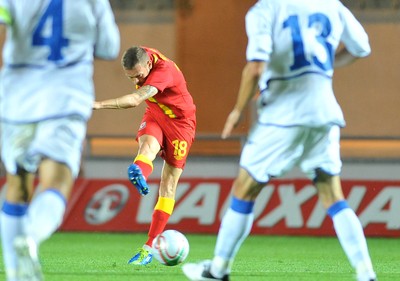 150812 - Wales v Bosnia Herzegovina, Vauxhall International Friendly -   Craig Bellamy of Wales shoots   