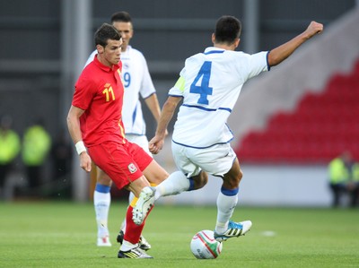 150812 - Wales v Bosnia Herzegovina, Vauxhall International Friendly - Wales' Gareth Bale takes on Bosnia Herzegovina's Emir Spahic 
