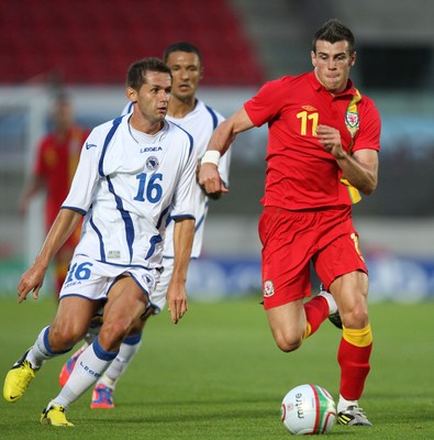 150812 - Wales v Bosnia Herzegovina, Vauxhall International Friendly - Wales' Gareth Bale gets past Bosnia Herzegovina's Senad Lulic  