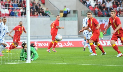 150812 - Wales - v - Bosnia Herzegovina -  Aaron Ramsey and Simon Church of Wales watch as Ashley Williams'  shot is saved   