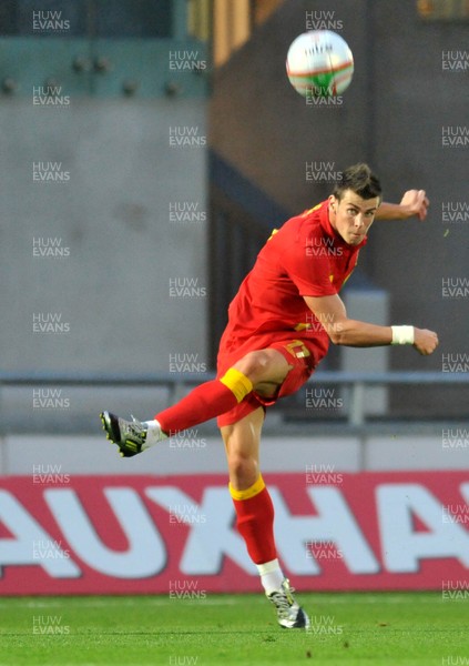 150812 - Wales v Bosnia Herzegovina, Vauxhall International Friendly -   Gareth Bale of Wales shoots   