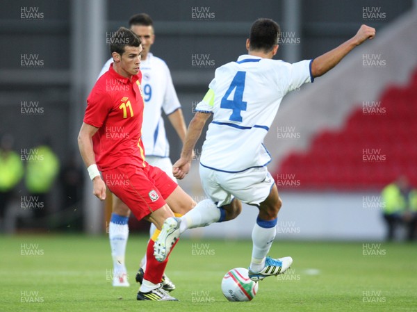 150812 - Wales v Bosnia Herzegovina, Vauxhall International Friendly - Wales' Gareth Bale takes on Bosnia Herzegovina's Emir Spahic 